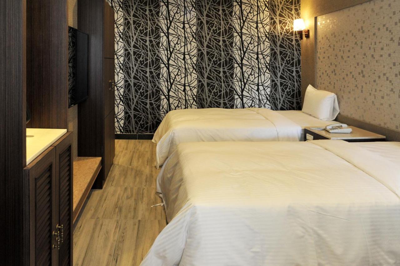 Maple Hotel Tainan Exterior photo